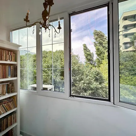 Port Classic Elegant 2 Bedroom Near Port アパート コンスタンツァ