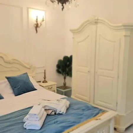 Port Classic Elegant 2 Bedroom Near Port コンスタンツァ