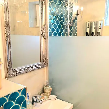 Port Classic Elegant 2 Bedroom Near Port アパート コンスタンツァ