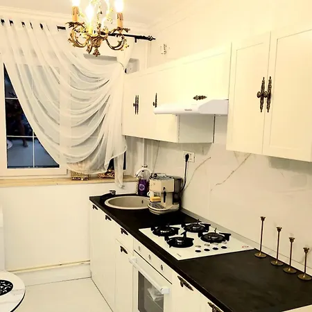 Port Classic Elegant 2 Bedroom Near Port コンスタンツァ