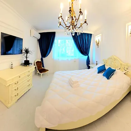 Port Classic Elegant 2 Bedroom Near Port アパート *