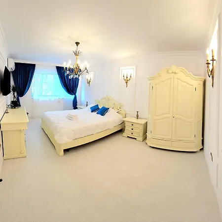 Port Classic Elegant 2 Bedroom Near Port アパート コンスタンツァ