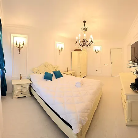 Port Classic Elegant 2 Bedroom Near Port コンスタンツァ