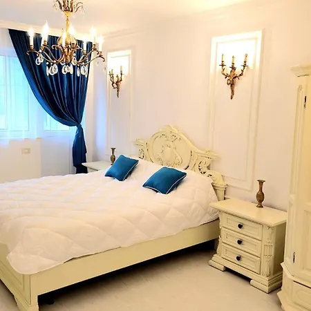 Port Classic Elegant 2 Bedroom Near Port コンスタンツァ
