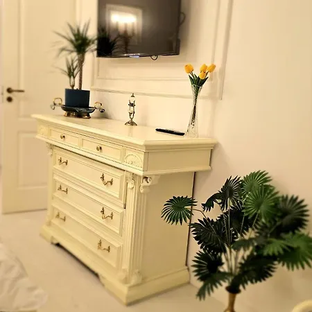 Port Classic Elegant 2 Bedroom Near Port * コンスタンツァ