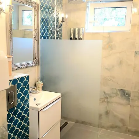 Port Classic Elegant 2 Bedroom Near Port アパート