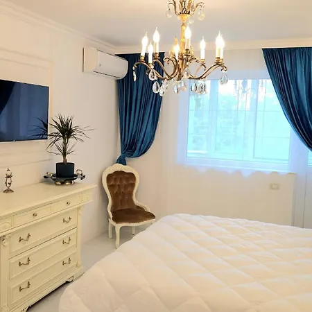 Port Classic Elegant 2 Bedroom Near Port アパート コンスタンツァ