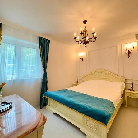 Port Classic Elegant 2 Bedroom Near Port アパート コンスタンツァ