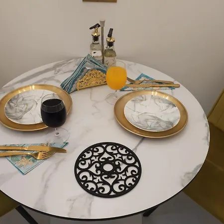 Port Classic Elegant 2 Bedroom Near Port アパート