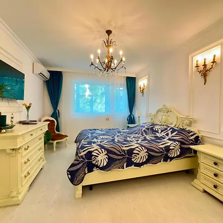 Port Classic Elegant 2 Bedroom Near Port アパート コンスタンツァ