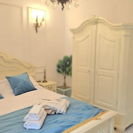 アパート Port Classic Elegant 2 Bedroom Near Port コンスタンツァ
